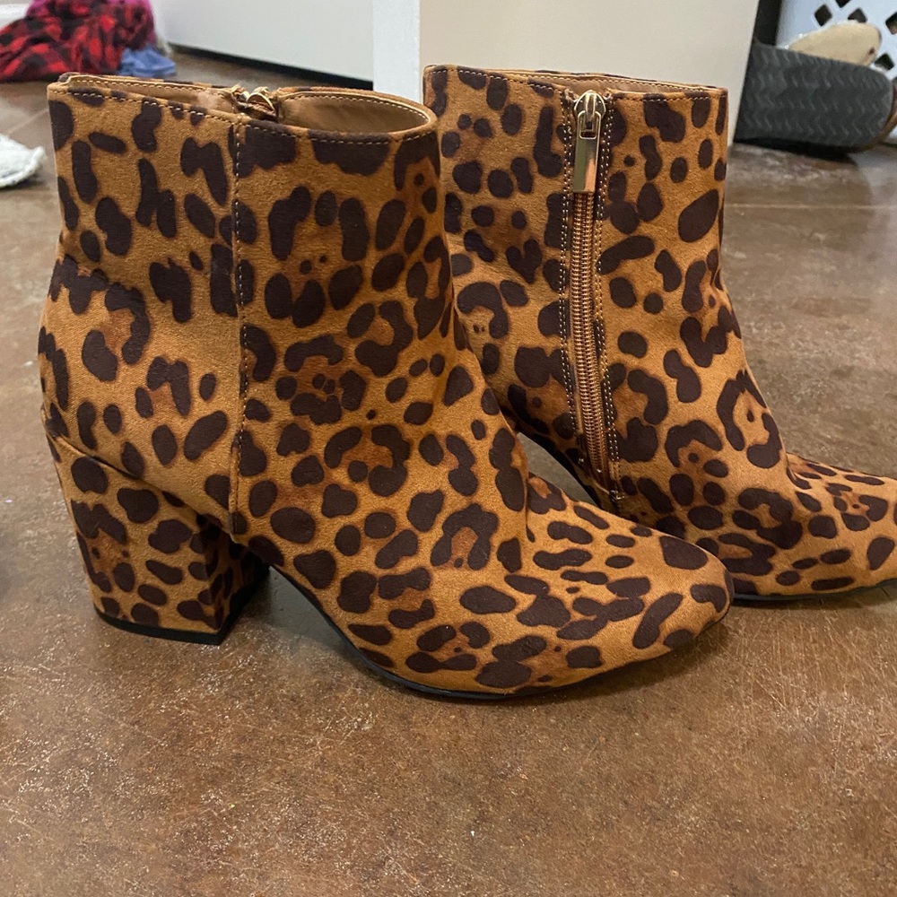 Bamboo boots SIZE 9